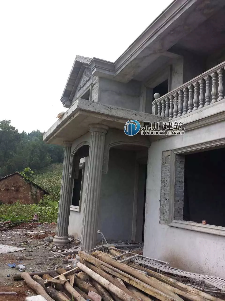 主體37萬的二層自建房設計，實拍美到爆，配上歐式構件更有檔次！